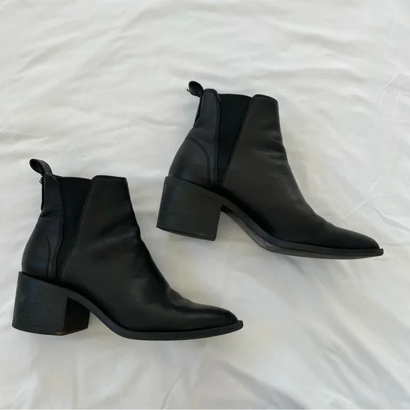 Steve Madden "Audience" Chelsea Boot - Picture 3 of 6